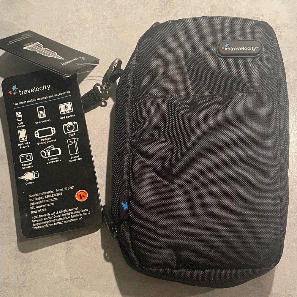 NWT Travelocity Travel Tech Case